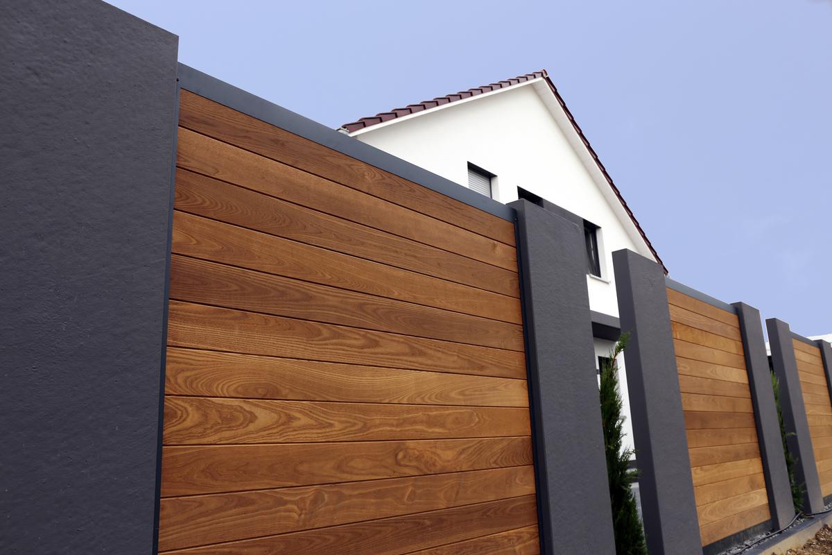 The Perfect Fence Style for Modern and Traditional Fusion