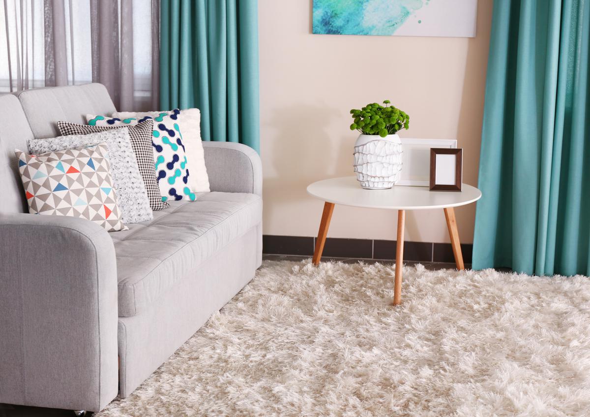 The Vibrant Blue Curtains for Coastal Living Rooms