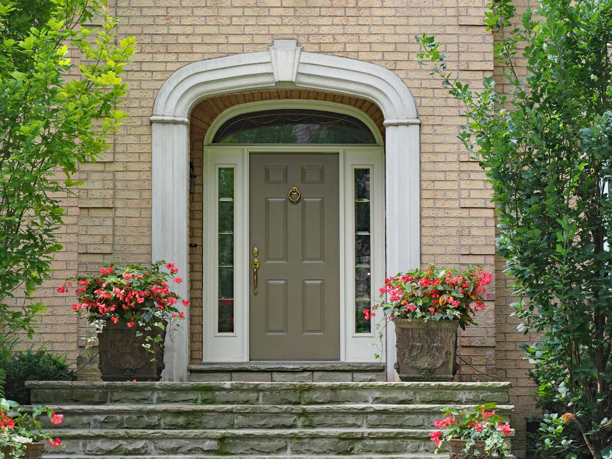 Transom Windows Are a Classy Way to Add Style to Your Front Door