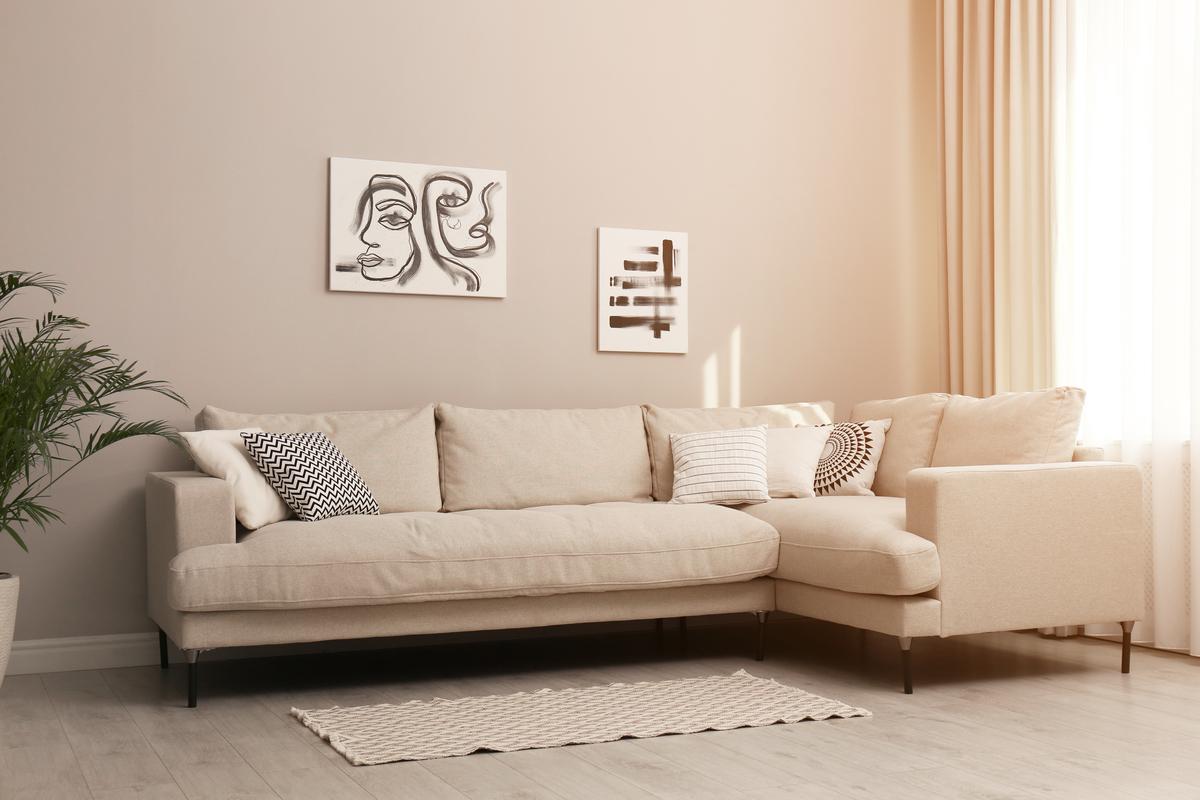 Using Uniformity to Completement the Living Room with the Right Curtains