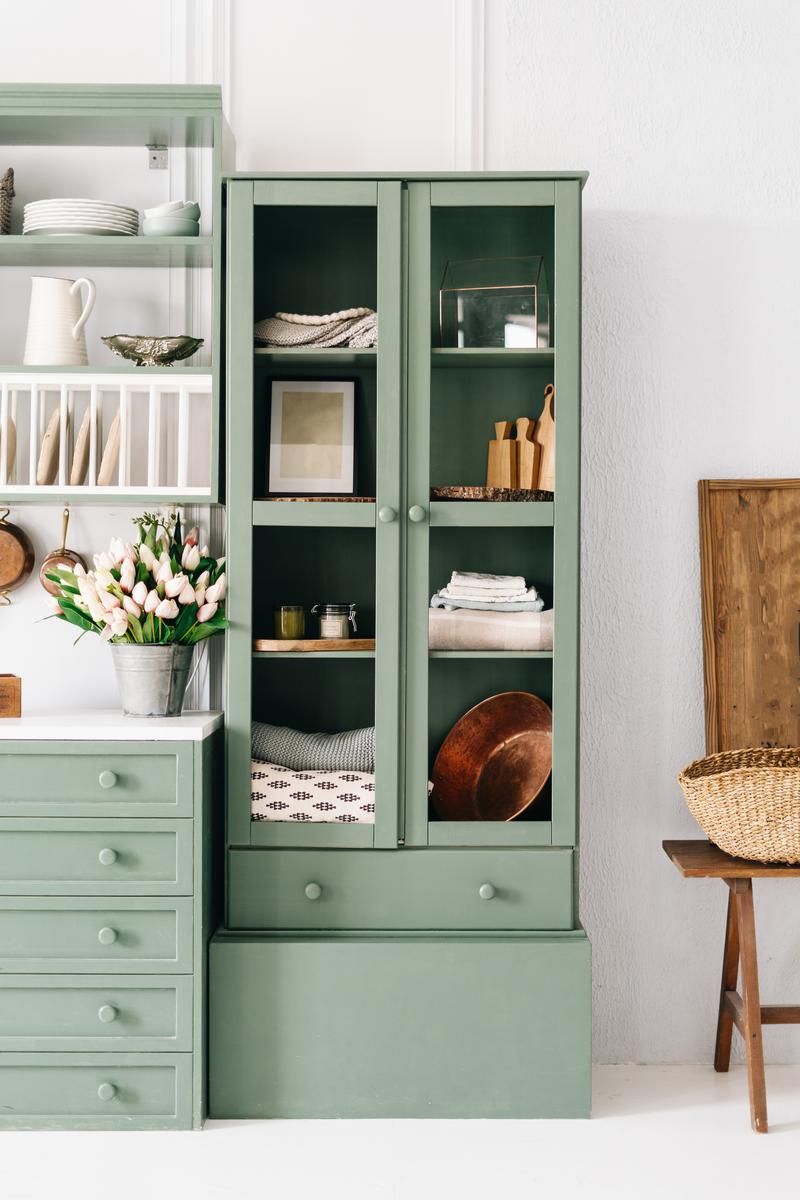 Vintage Cabinets Are Both Inexpensive and Stylish