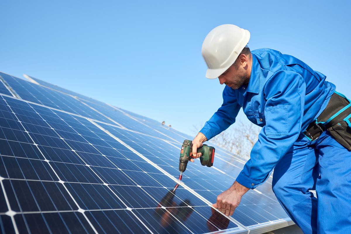What Is A Solar Energy Contractor And When You May Need One?