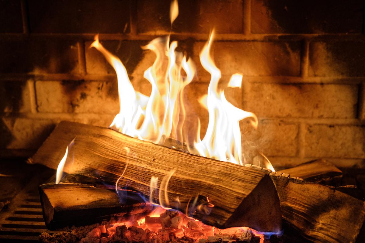 What Type of Wood to Use for Your Fireplace