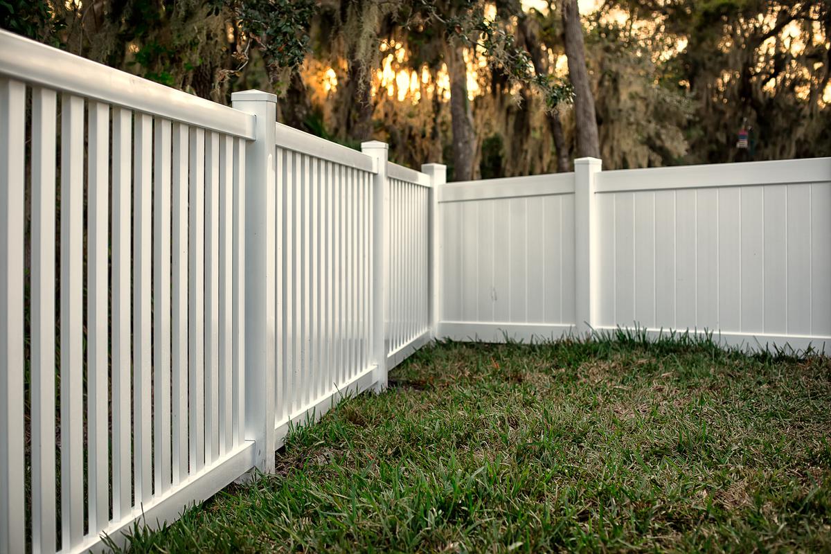 White Vinyl Fences Can Be Great for a Flexibility with Privacy