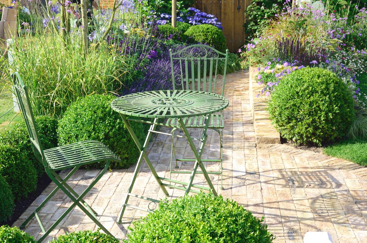 Why You Should Limit Metal Outdoor Furniture