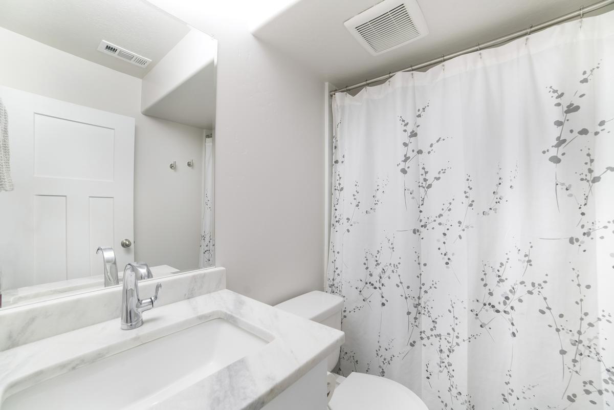 Why You Should Prioritize Ventilation In Your Basement Bathroom