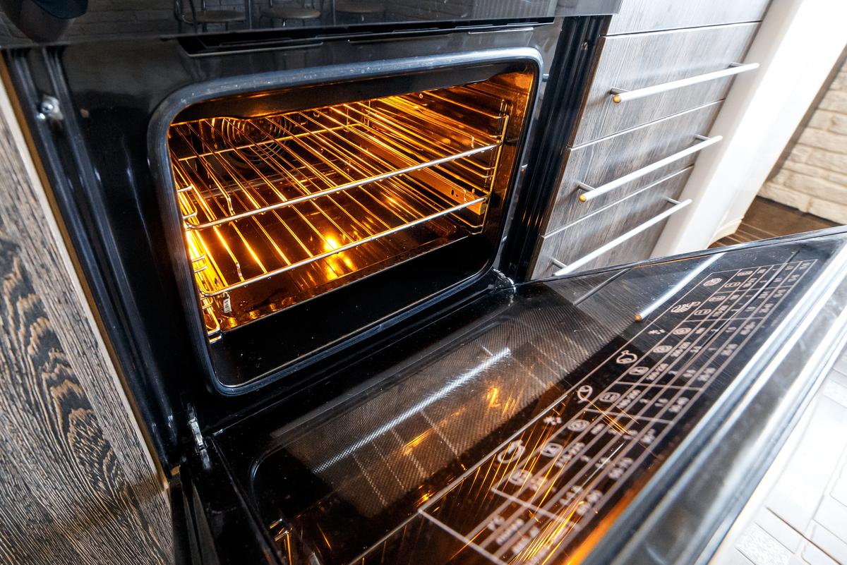 Why the oven door needs to be spotless.