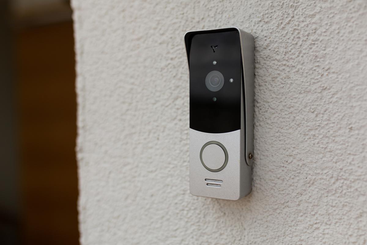 Wireless Doorbells Give You an Instant View of the Outside