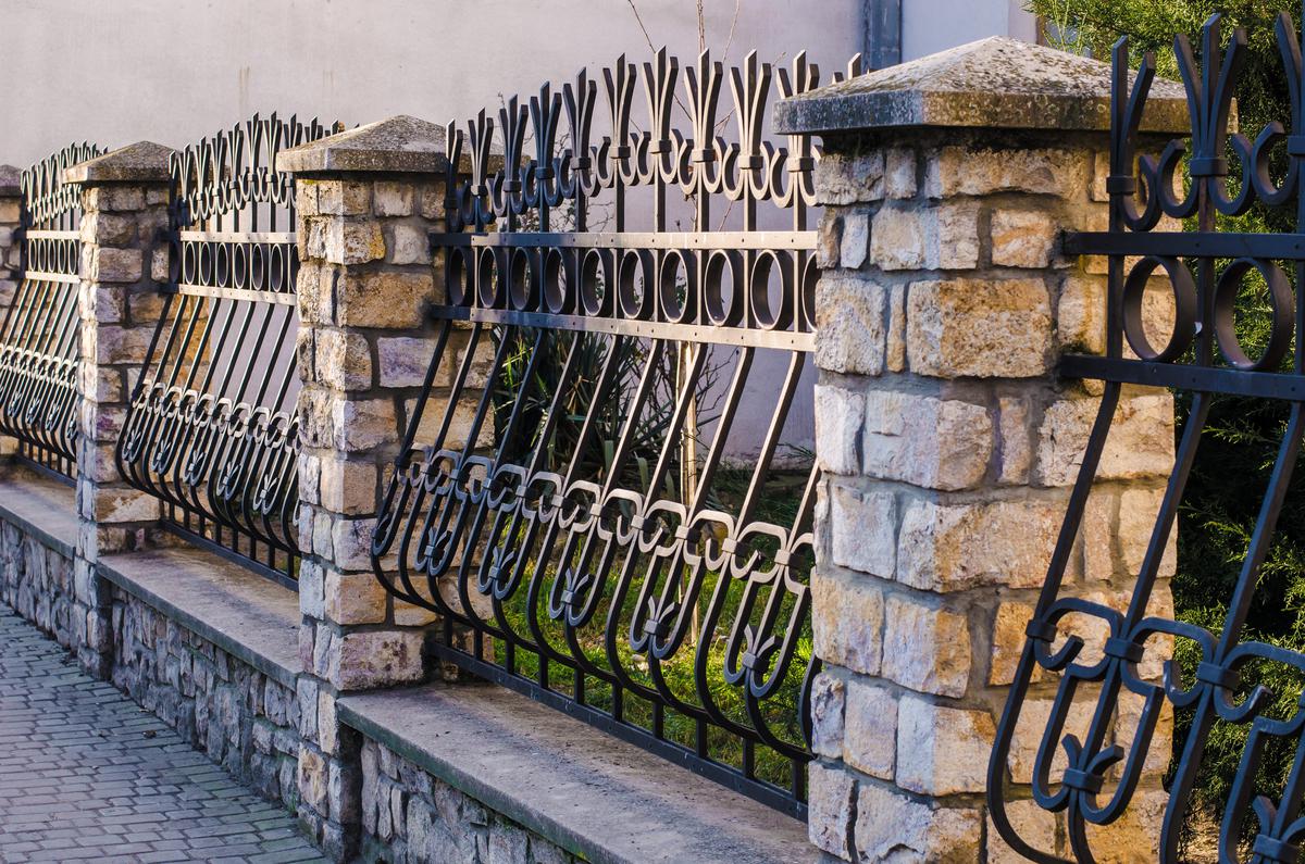 Wrought Iron Fences For That Classy Antique Look