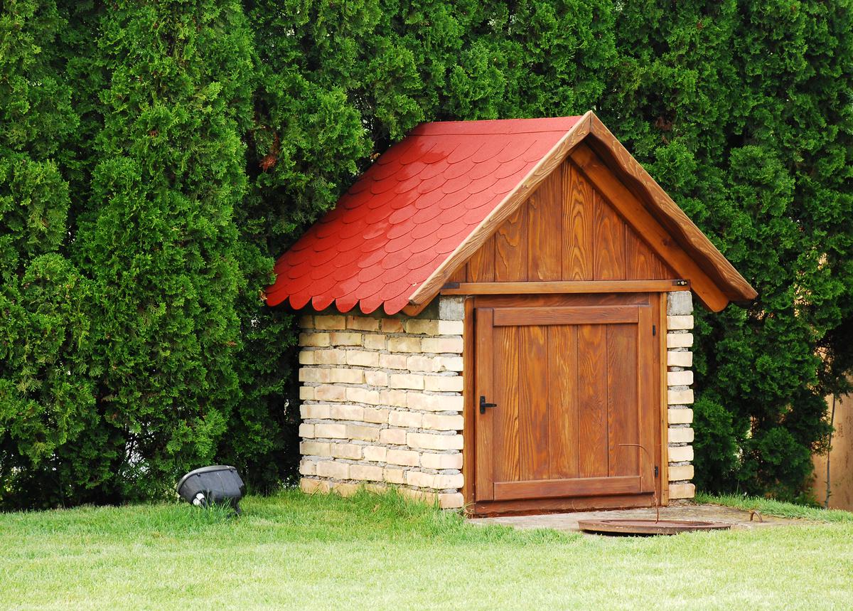 A Doghouse that's Comfortable Year Round