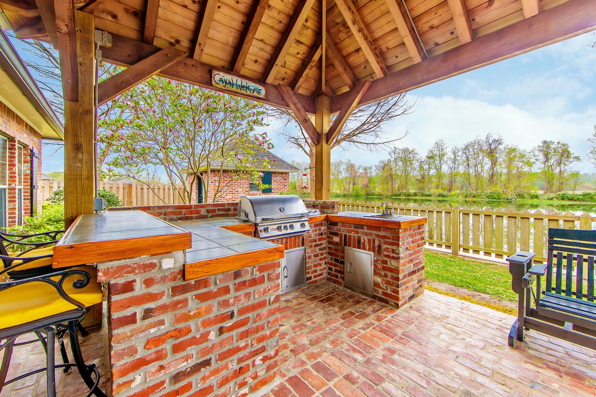 Experience the joy of cooking under the open sky in your own outdoor kitchen, where you can entertain friends and family.