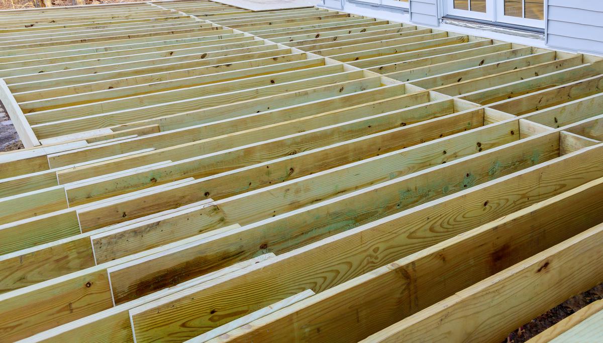 Building a Screened In Deck for Your Backyard