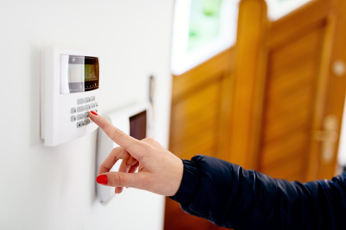 Feel the peace of mind as this state-of-the-art home security system vigilantly guards your home, day and night.