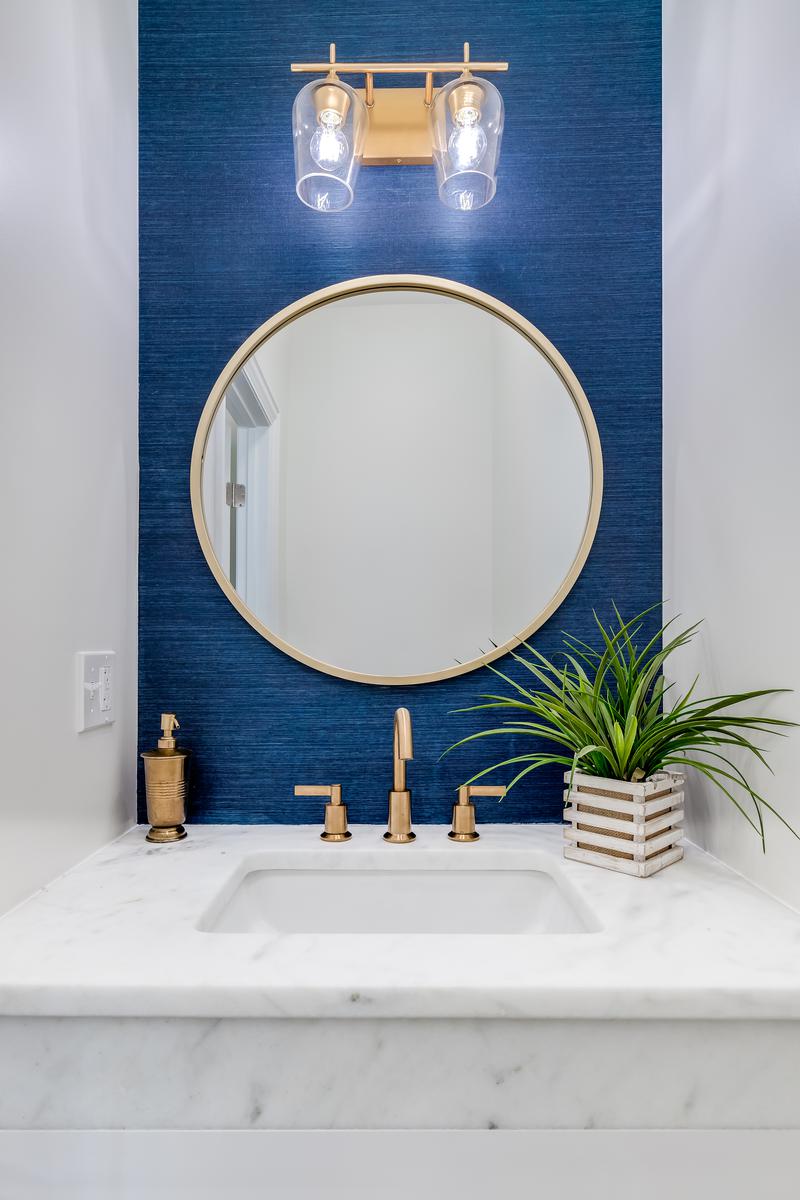 Choosing Walls for Your Powder that Charm Your Guests