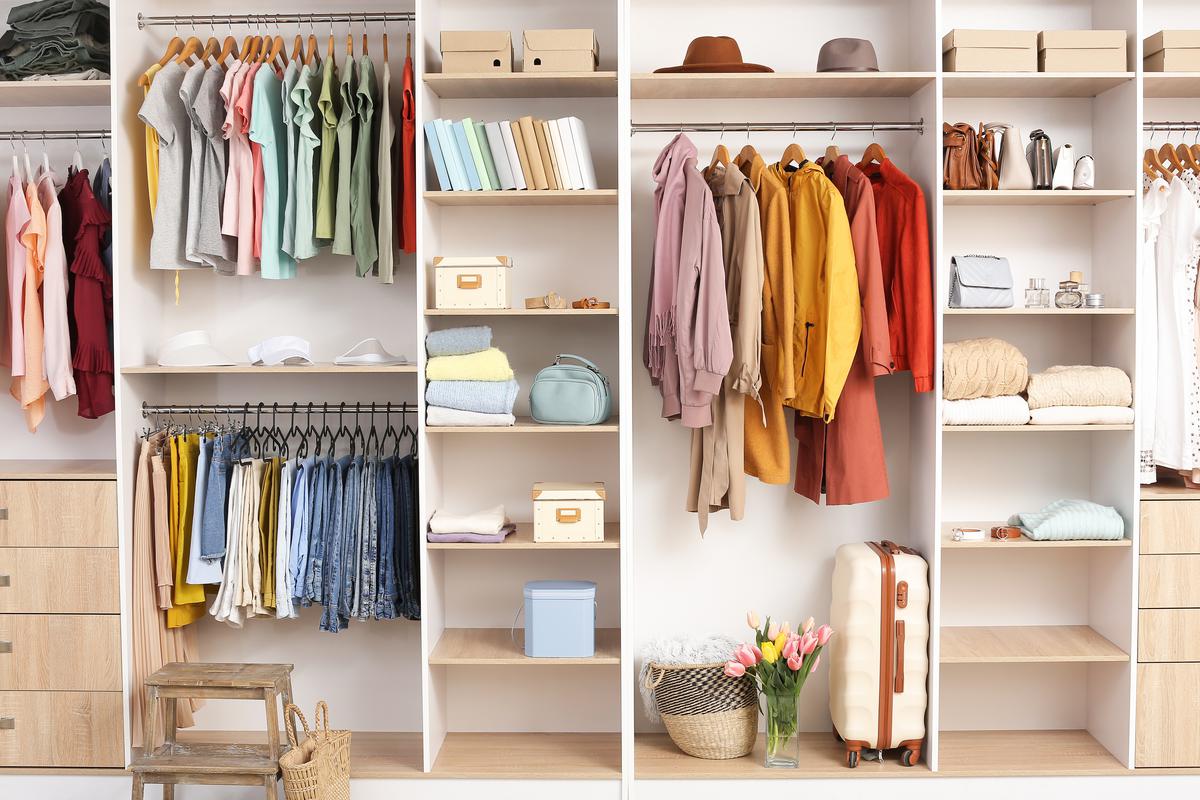 Decluttering Tips for the Closet