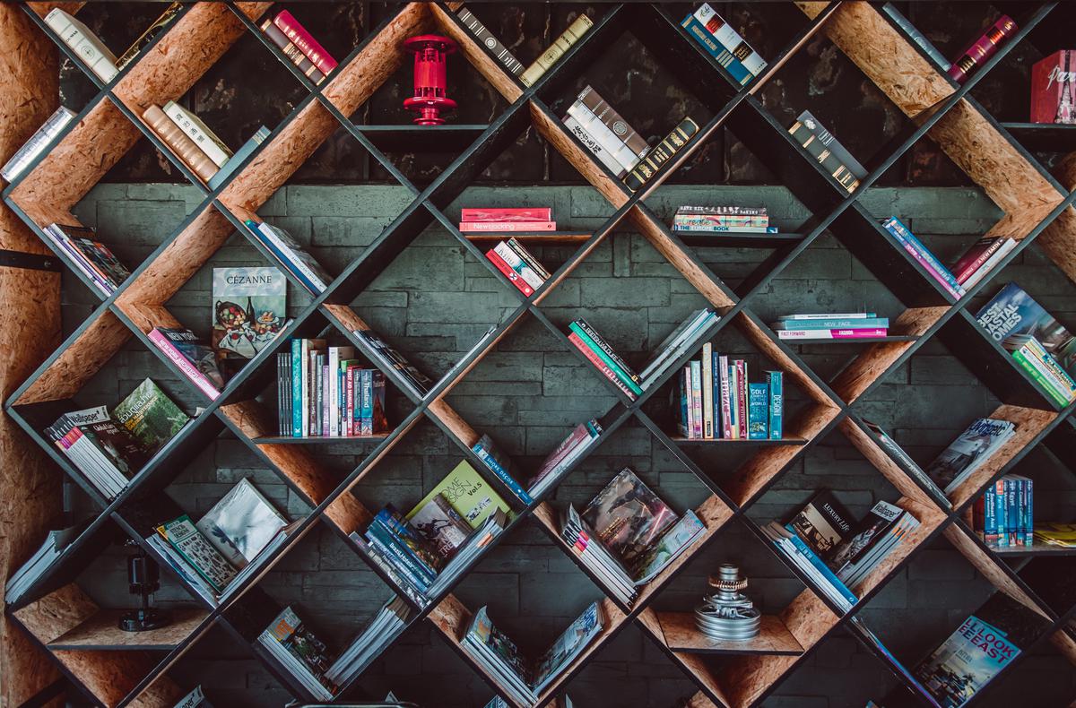 diagonal shelving bookcase