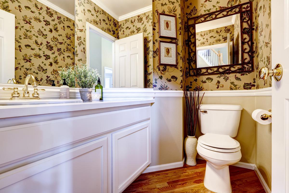 https://static.contractors-corp.com/media/_versions_jpg/imagecomponent/fall_floral_wallpaper_bathroom_uWRW__v1200x1200__.jpg