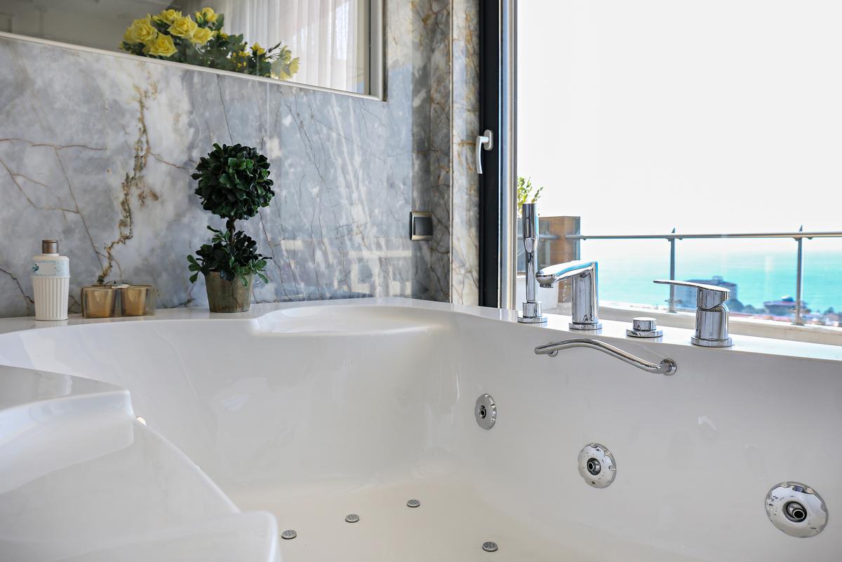 Maintain the luxurious shine of your jetted tub by cleaning it on a regular basis.