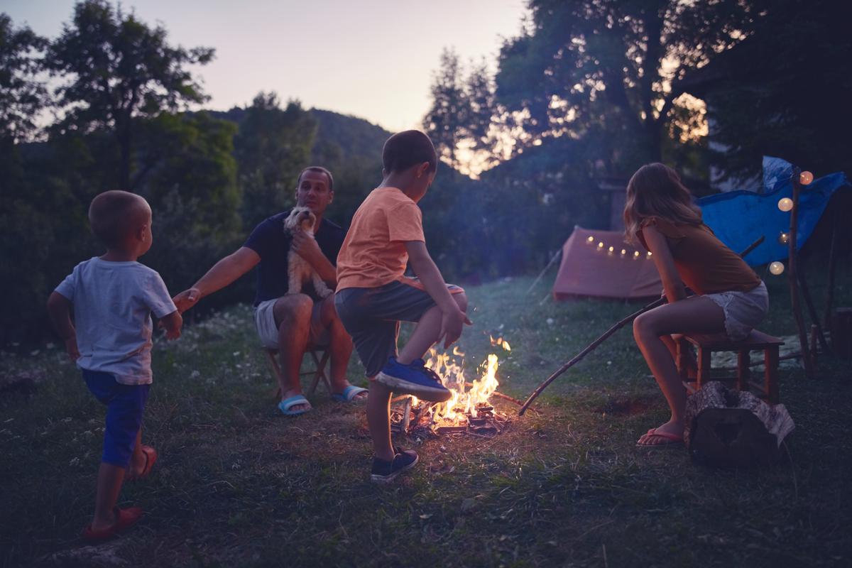 How to Set Up A Campsite In Your Backyard