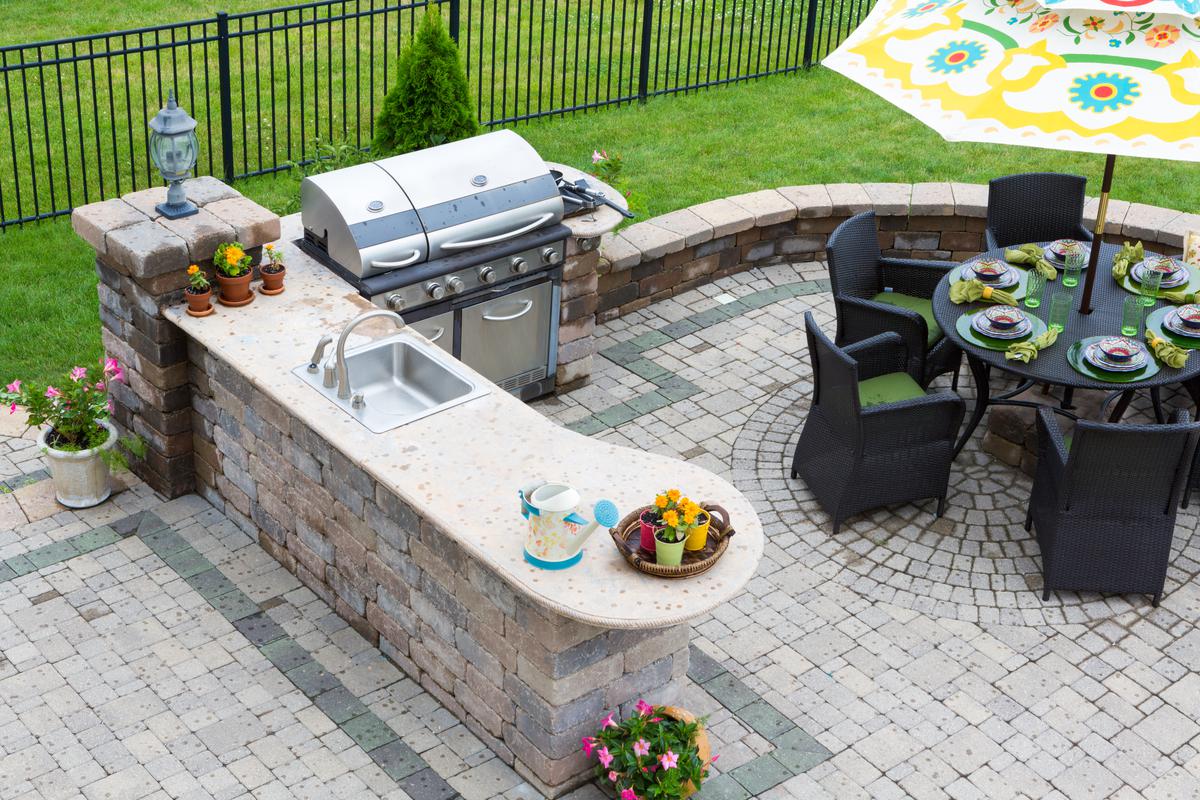 Kitchen Peninsula Is Great for Outdoor Entertainment Too