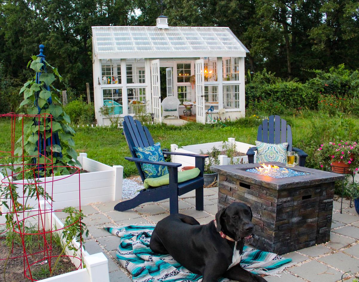 Make Your Own Fire Pit for the Perfect Lounge at Home