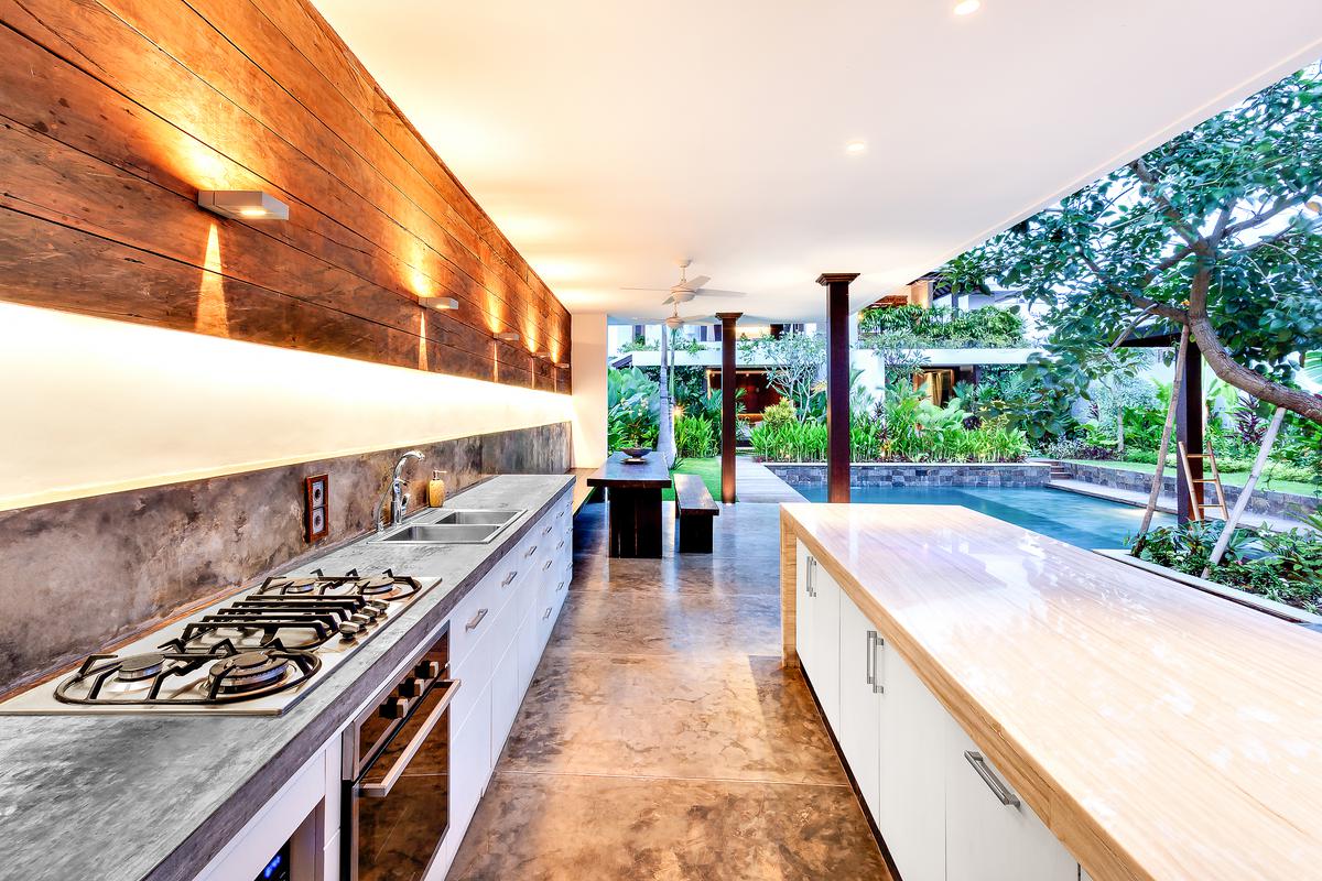 9 Outdoor Kitchens That Will Make You Want To Host All The Cookouts