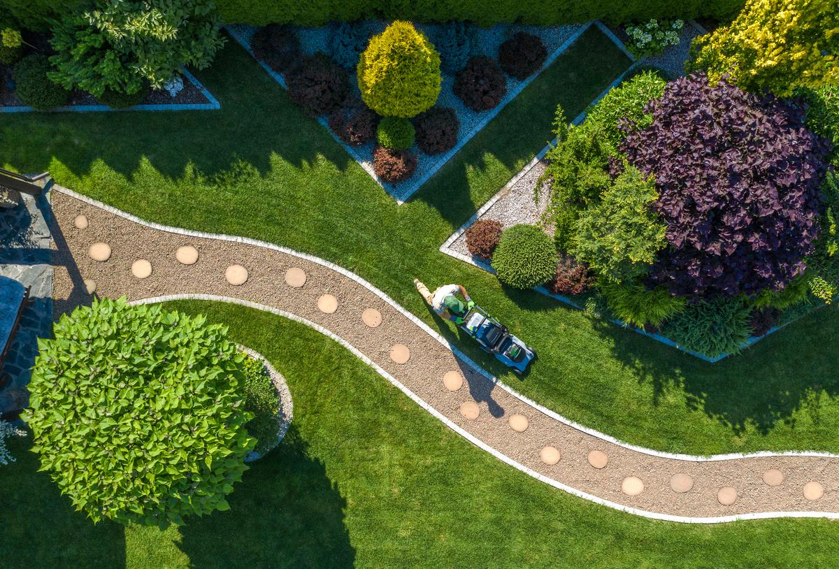 Proper Garden Maintenance By a Professional Can Turn Your Backyard Into an Oasis
