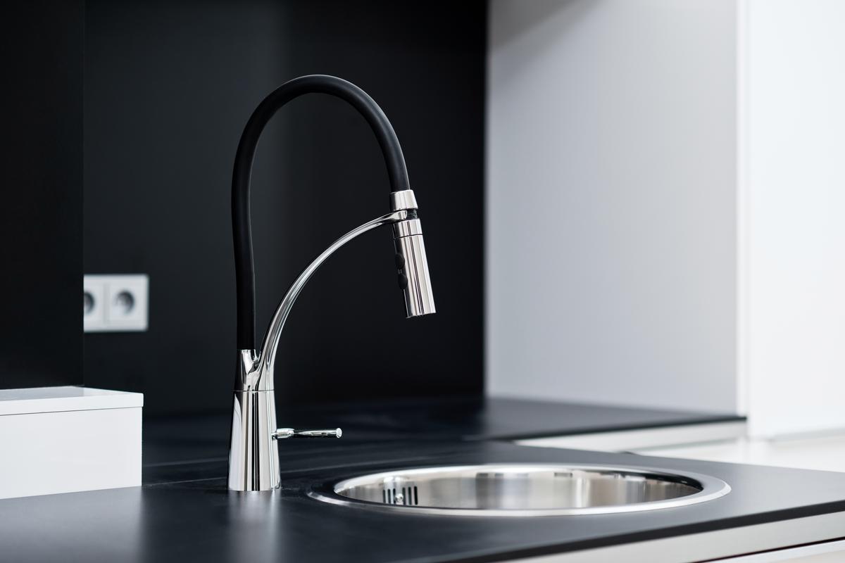 Effortless functionality meets sleek style with black pull-down faucets, featuring adjustable spray heads and extendable hoses for easy dishwashing and vegetable rinsing.