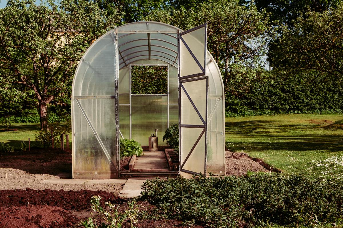 Putting Up the Walls Of Your Greenhouse