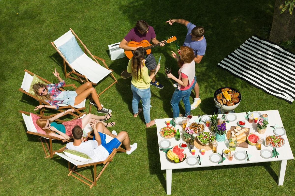 Essential Outdoor Furniture to Make Your Neighbors Jealous