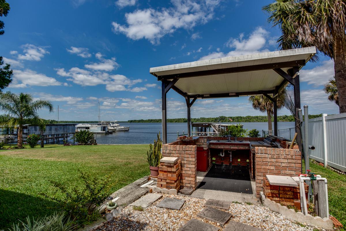 A Seaside Outdoor Kitchen Is an Essential