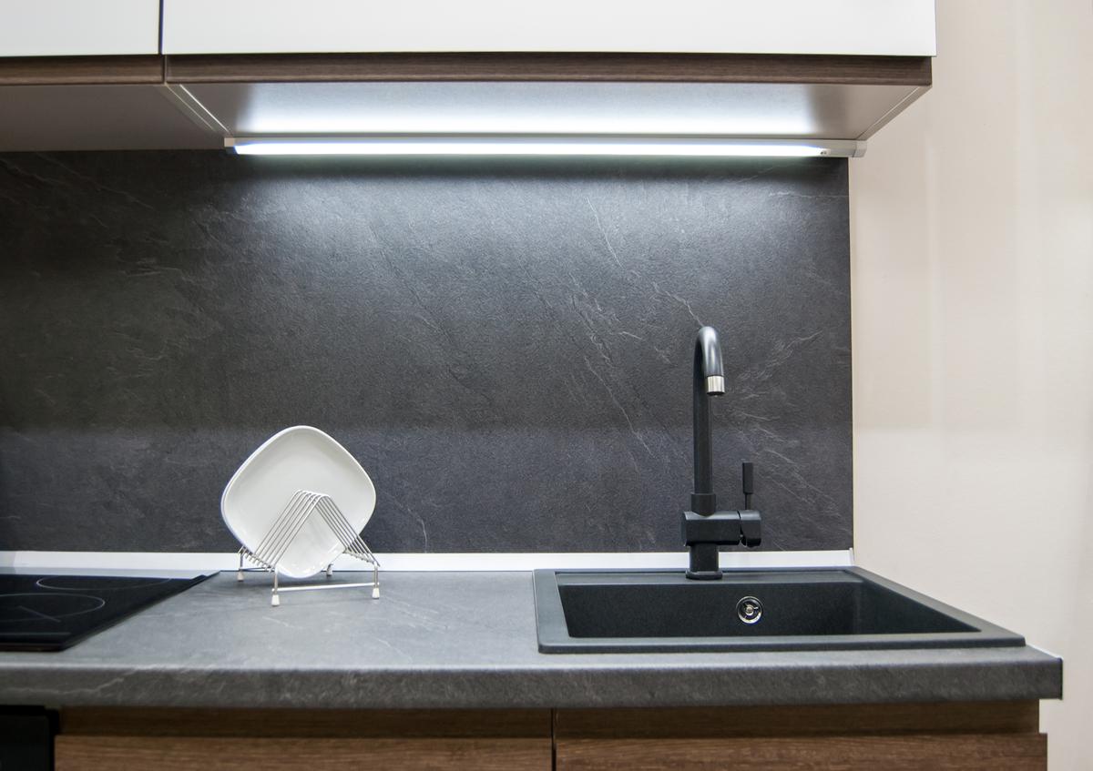 The Many Benefits of Dark Countertops