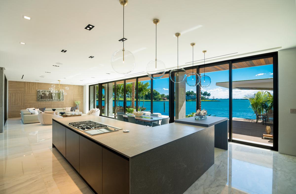 Bright Kitchen Designs With Gorgeous Views
