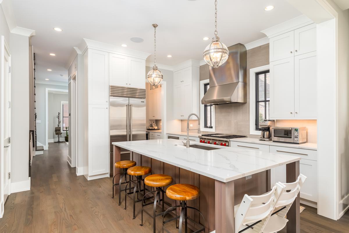 Seating Options That Work Best In Island Kitchens