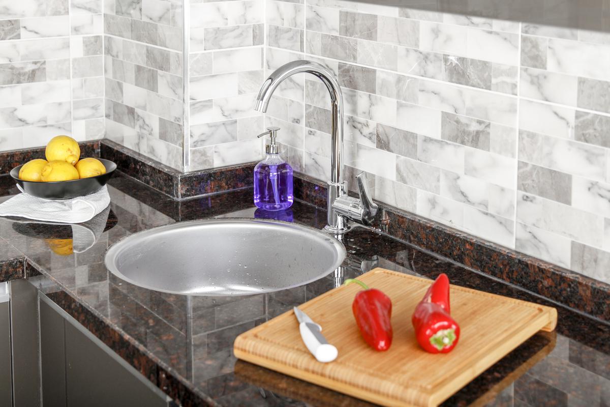 Best Limestone Countertops That Work Well In a Bright Kitchen