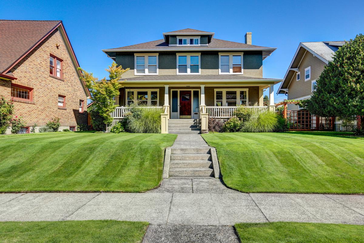 Bright Craftsman Exterior Designs and Architecture