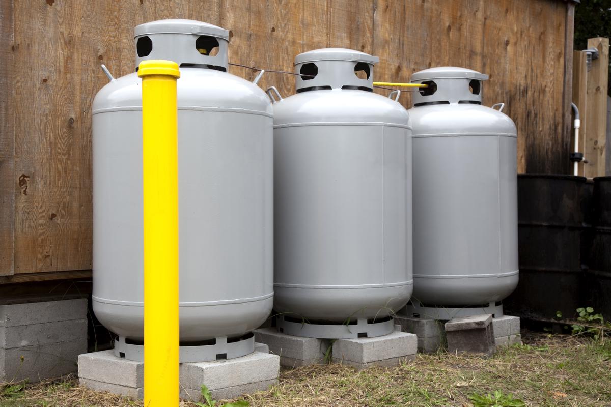 Propane tanks must be handled with care so that they do not pose any explosion risk.