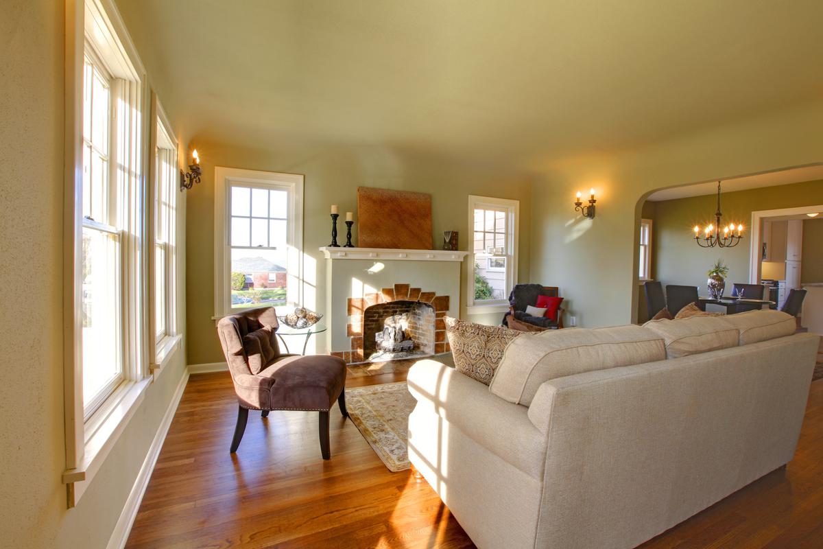 Quality Family Time In the Coziest Craftsman Living Room