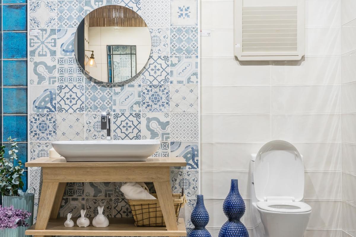 Creative Bathroom Tile Patterns and Designs