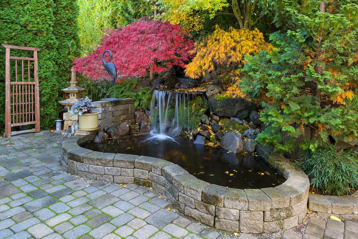 Any project that requires a lot of hardscaping is better suited to a landscaping architect.