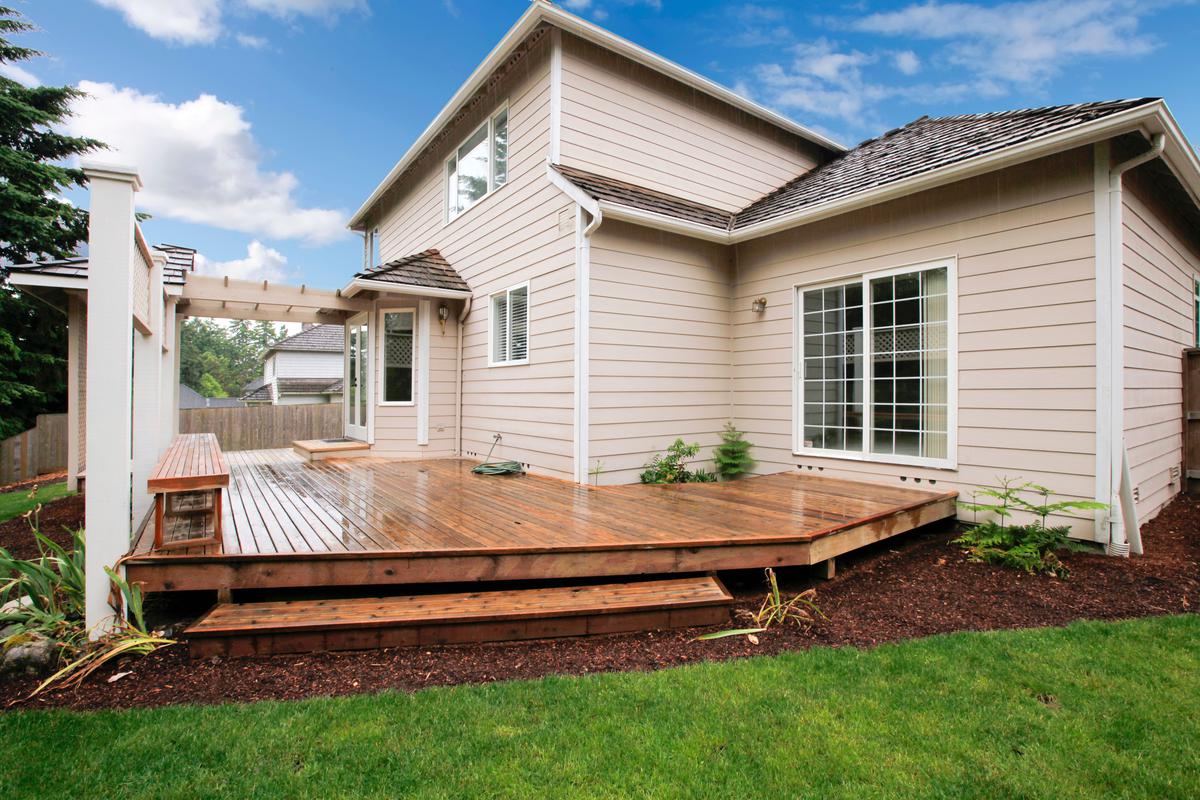 The Pros And Cons Of A Floating Deck