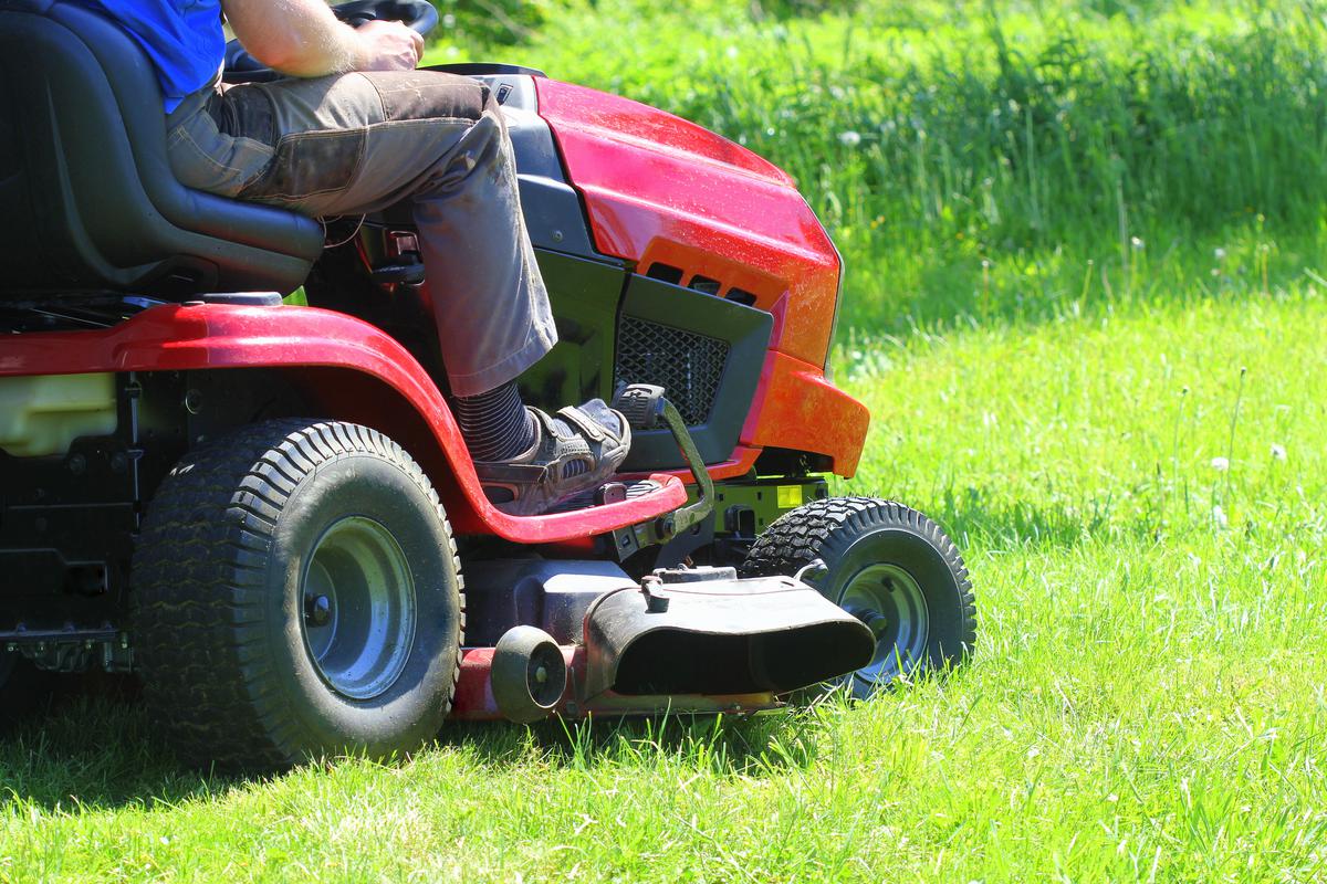 Facing mower mishaps? Get the know-how to troubleshoot common issues and keep your riding mower running smoothly.